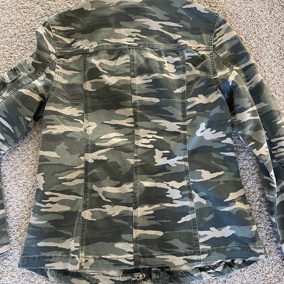 Kensie Army shacket - Picture 5 of 6